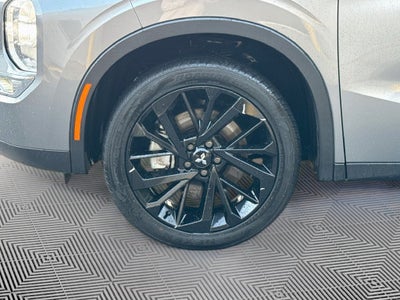 2023 Mitsubishi Outlander SE Black Edition