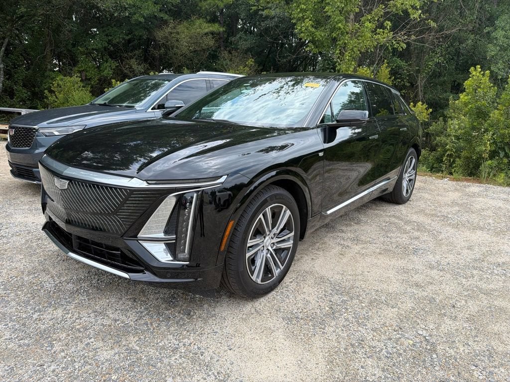 2024 Cadillac LYRIQ Luxury 1