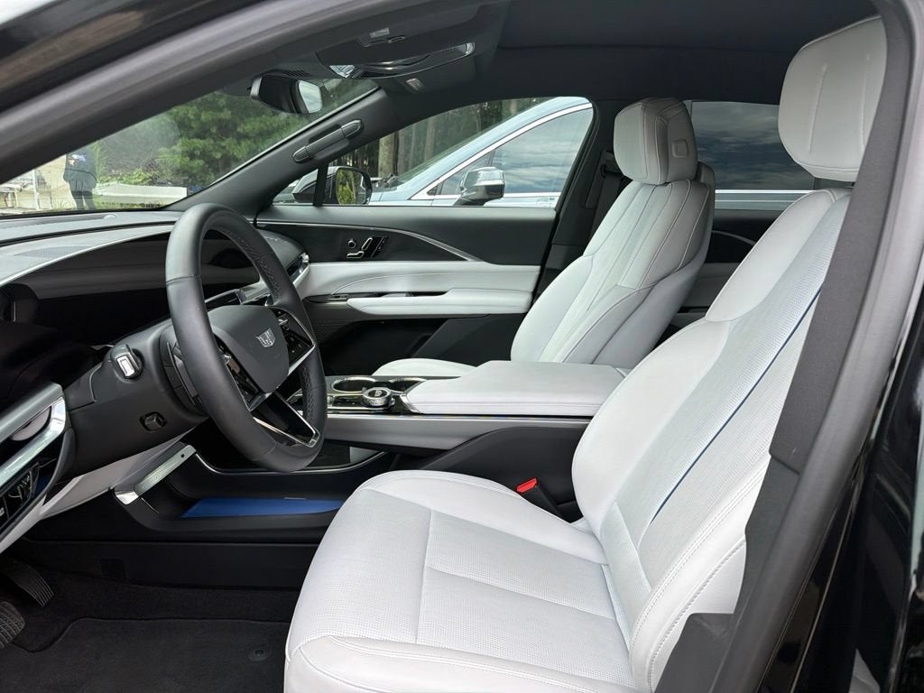 2024 Cadillac LYRIQ Luxury 1