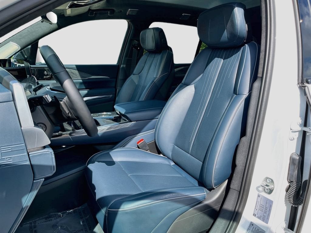 2025 Cadillac ESCALADE IQ Luxury 2