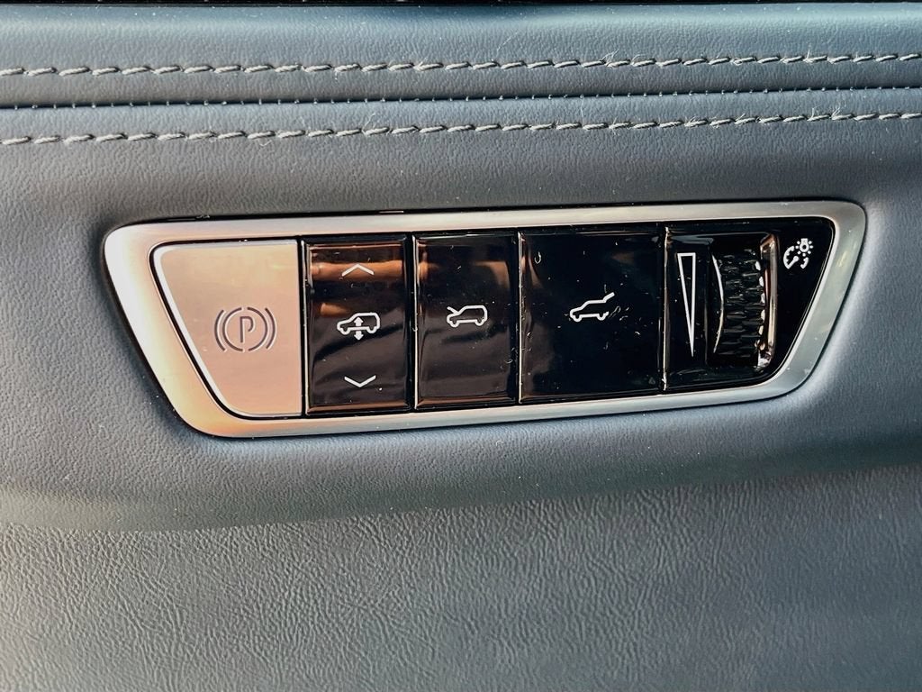 2025 Cadillac ESCALADE IQ Luxury 2