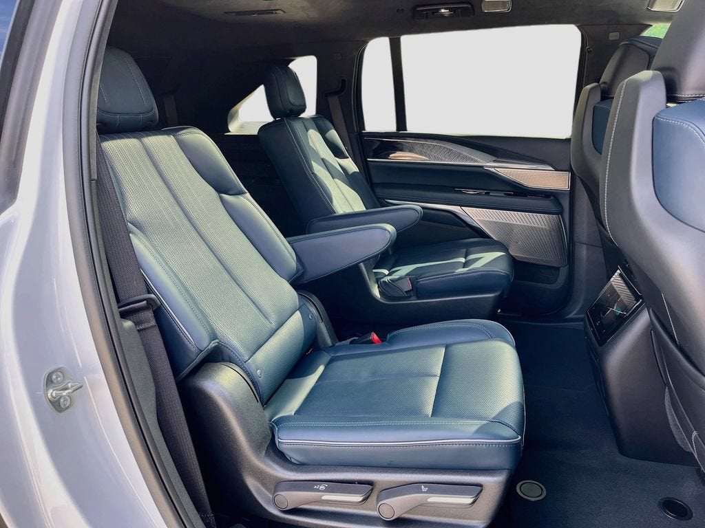 2025 Cadillac ESCALADE IQ Luxury 2