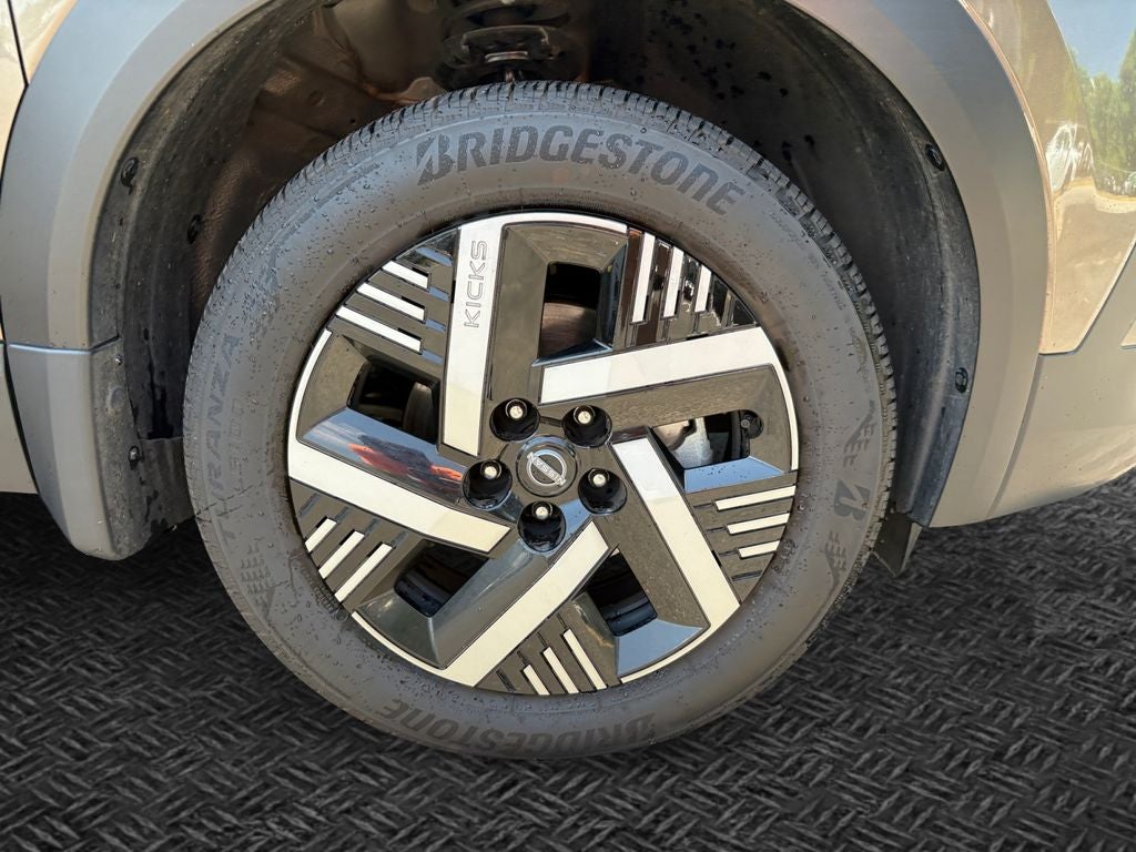 2025 Nissan Kicks SV