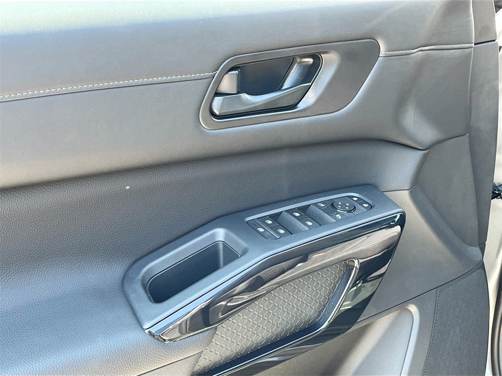 2025 Nissan Pathfinder S