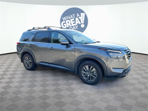 2022 Nissan Pathfinder SV