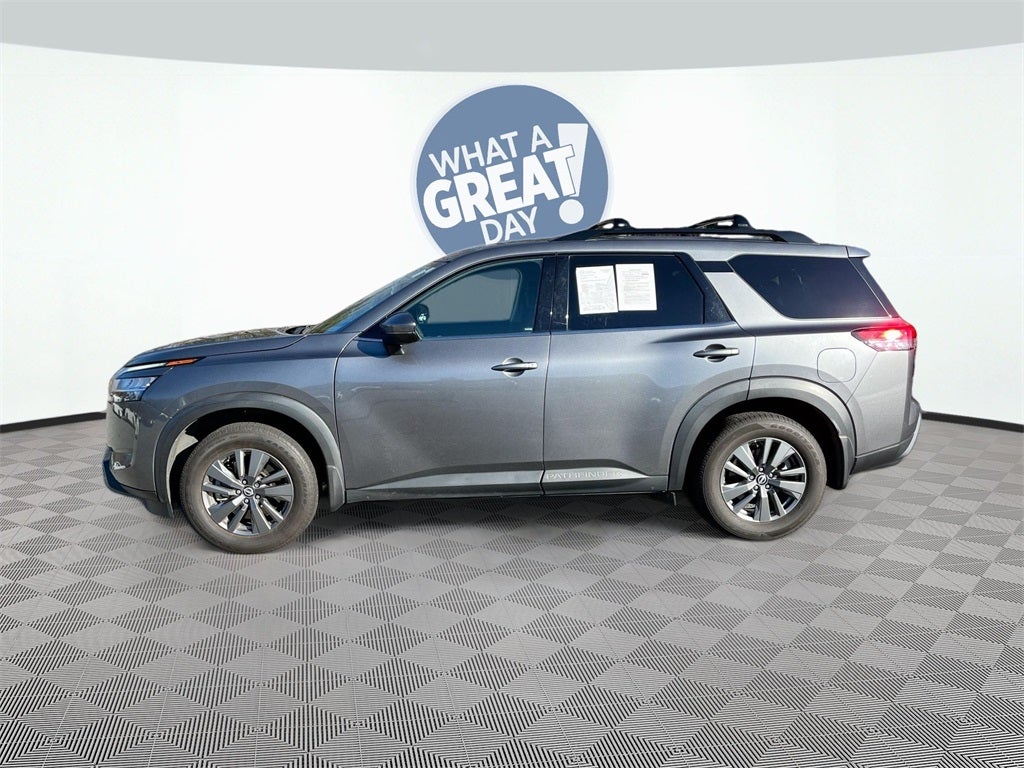 2022 Nissan Pathfinder SV