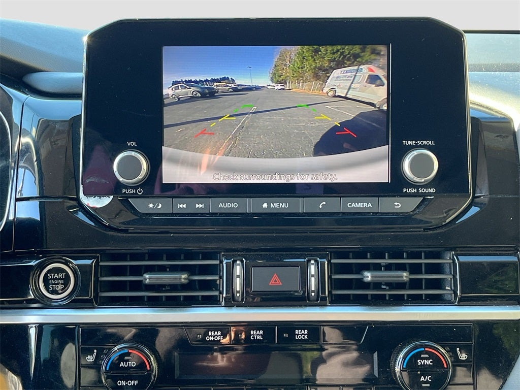 2024 Nissan Pathfinder SV