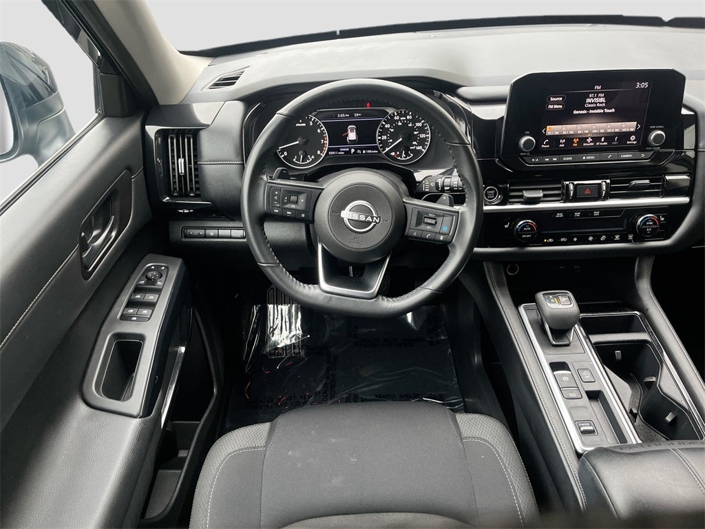 2024 Nissan Pathfinder SV