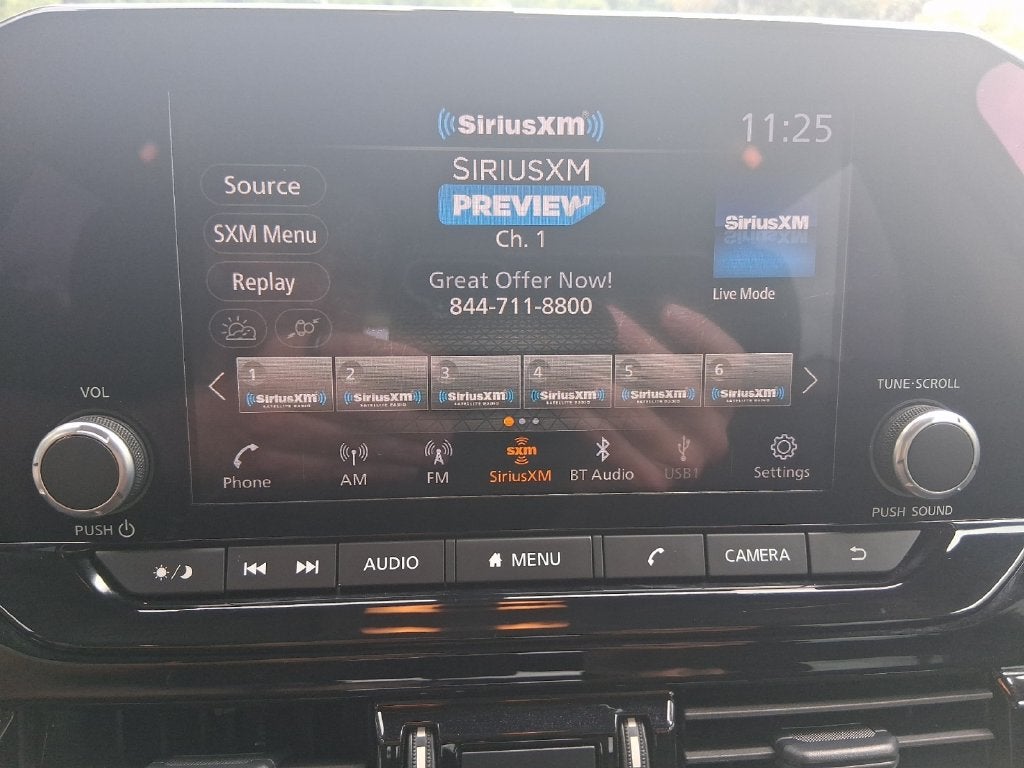 2025 Nissan Pathfinder SV