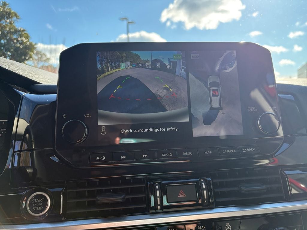 2022 Nissan Pathfinder SL