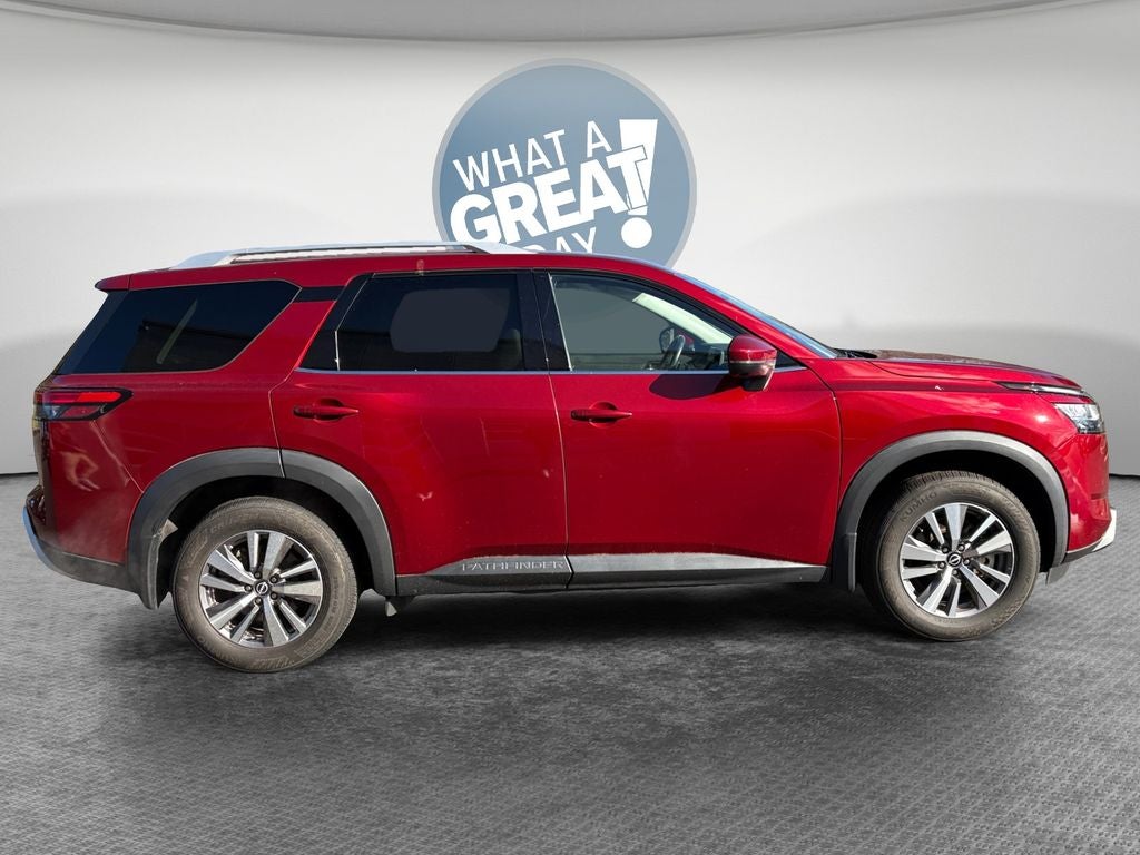 2022 Nissan Pathfinder SL