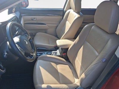 2016 Mitsubishi Outlander Base