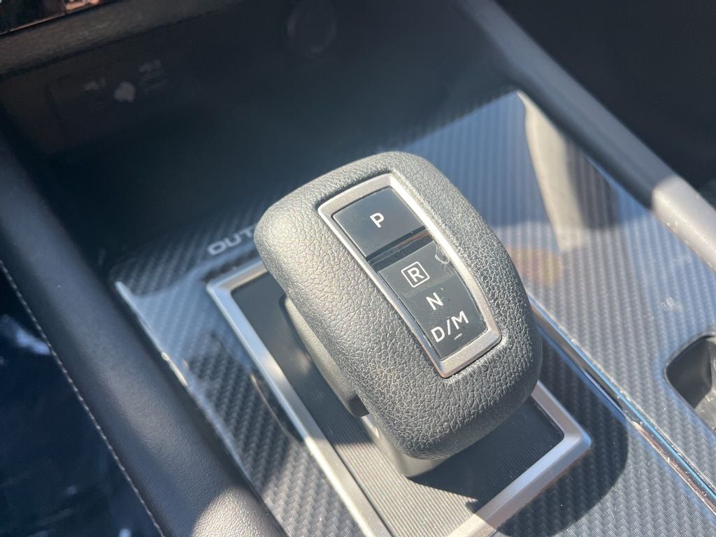 2024 Mitsubishi Outlander ES