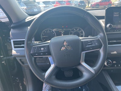 2024 Mitsubishi Outlander ES