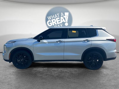2022 Mitsubishi Outlander SE