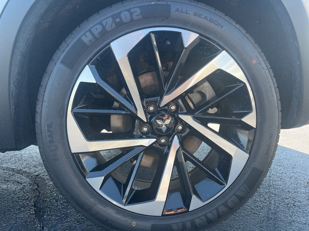 2024 Mitsubishi Outlander Base