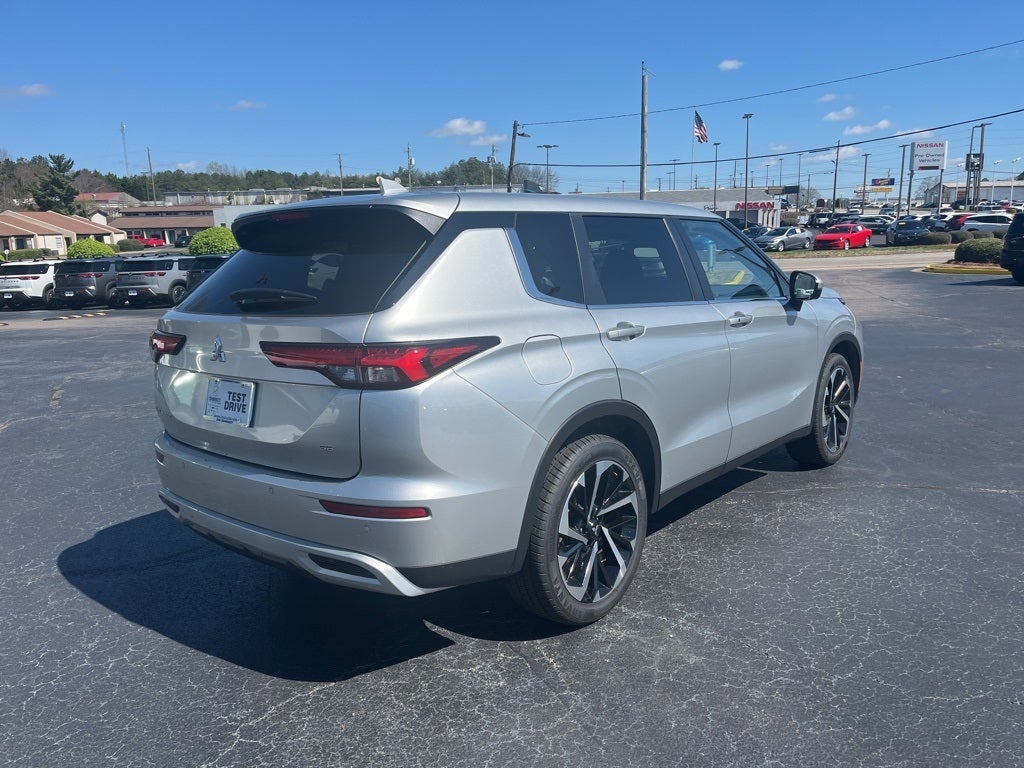2024 Mitsubishi Outlander Base