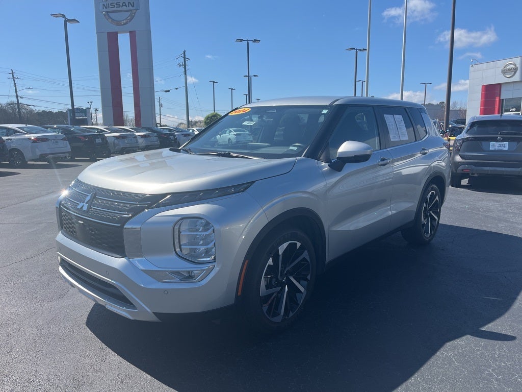 2024 Mitsubishi Outlander Base