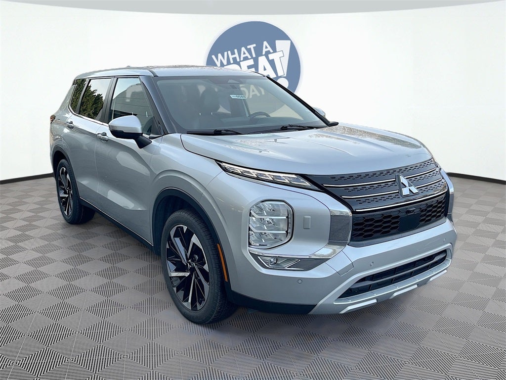 2024 Mitsubishi Outlander Base