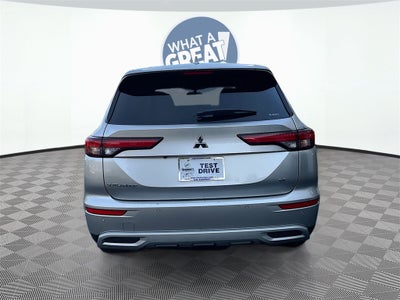 2024 Mitsubishi Outlander Base