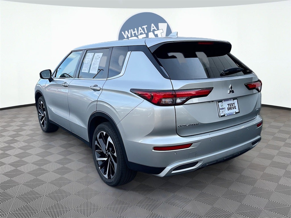 2024 Mitsubishi Outlander Base