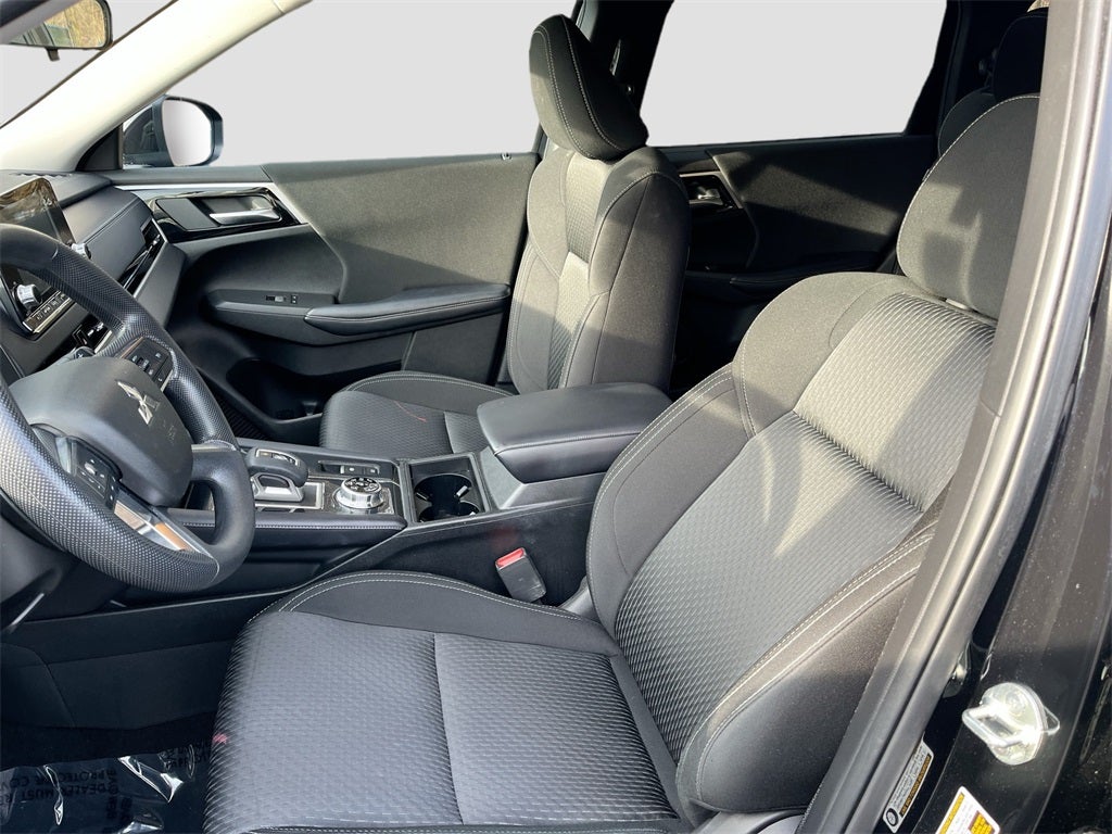 2024 Mitsubishi Outlander ES