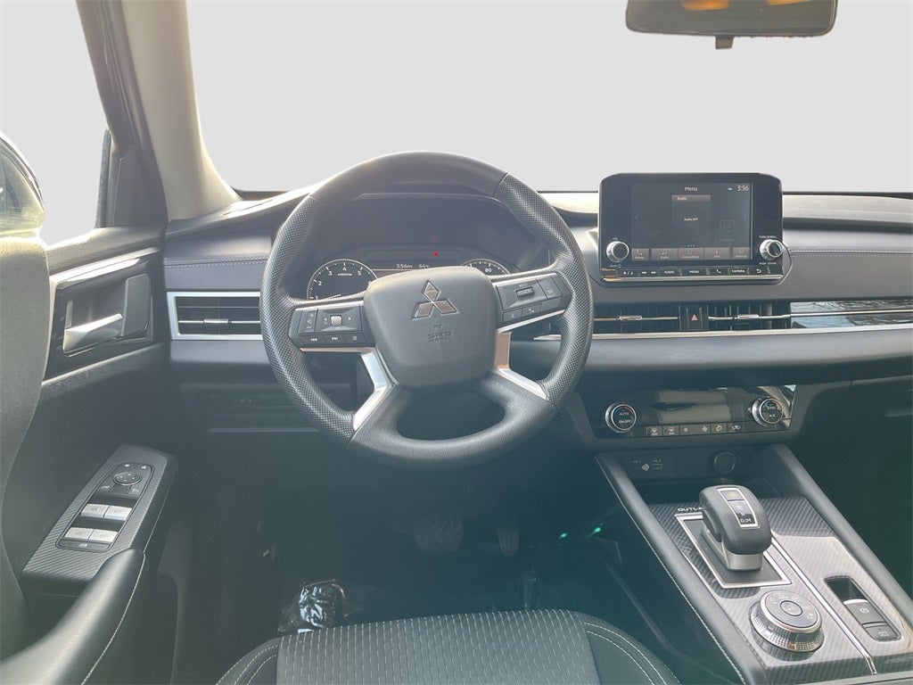 2024 Mitsubishi Outlander ES