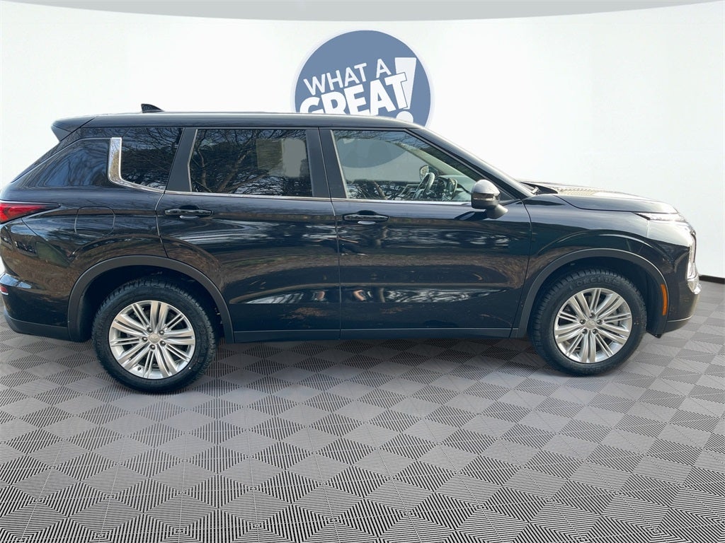 2024 Mitsubishi Outlander ES